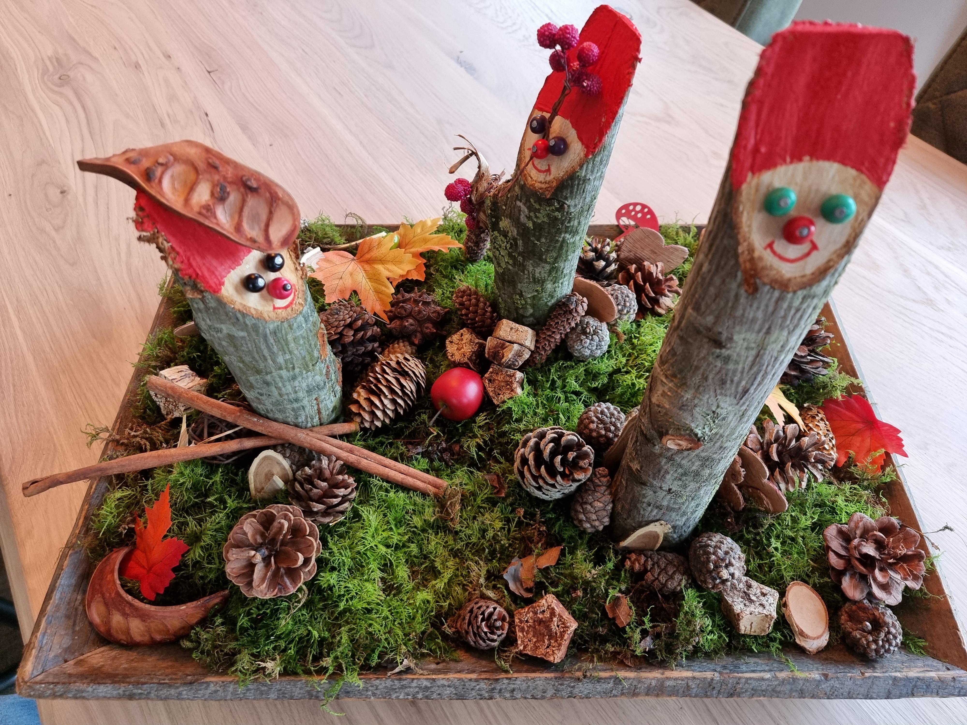 "Herfst" creatieve activiteit, met een gezellig tafelstuk als resultaat 