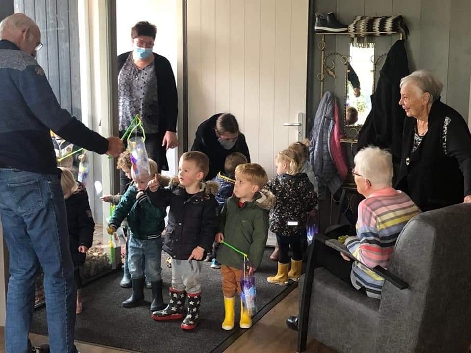 11 november is de dag, kinderdagverblijf 't krieltje kwam zingen met
