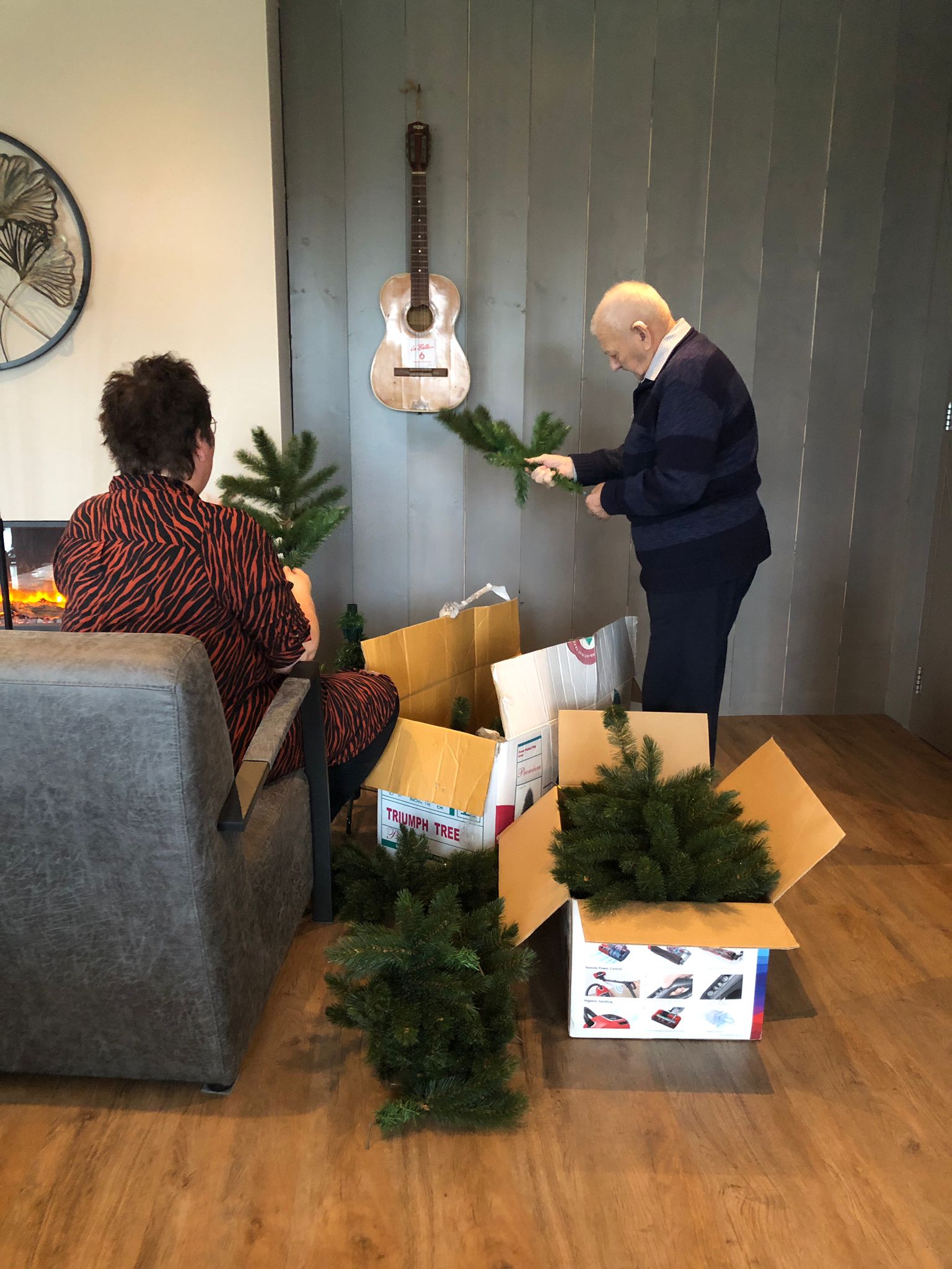 Samen alles in kerstsfeer versieren 